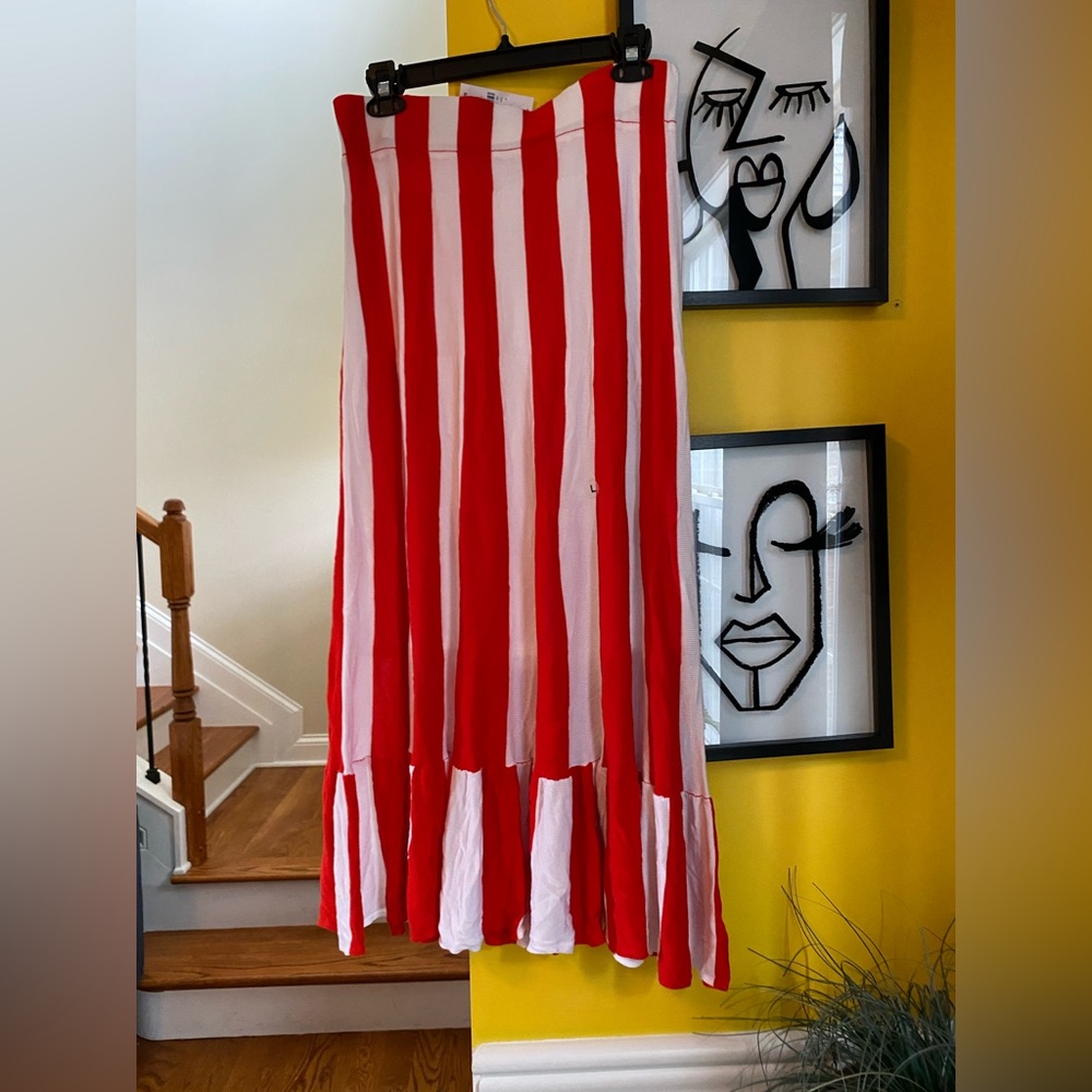New YORK & CO Cherry POP Midi Skirt Size L NWT - Picture 2 of 3
